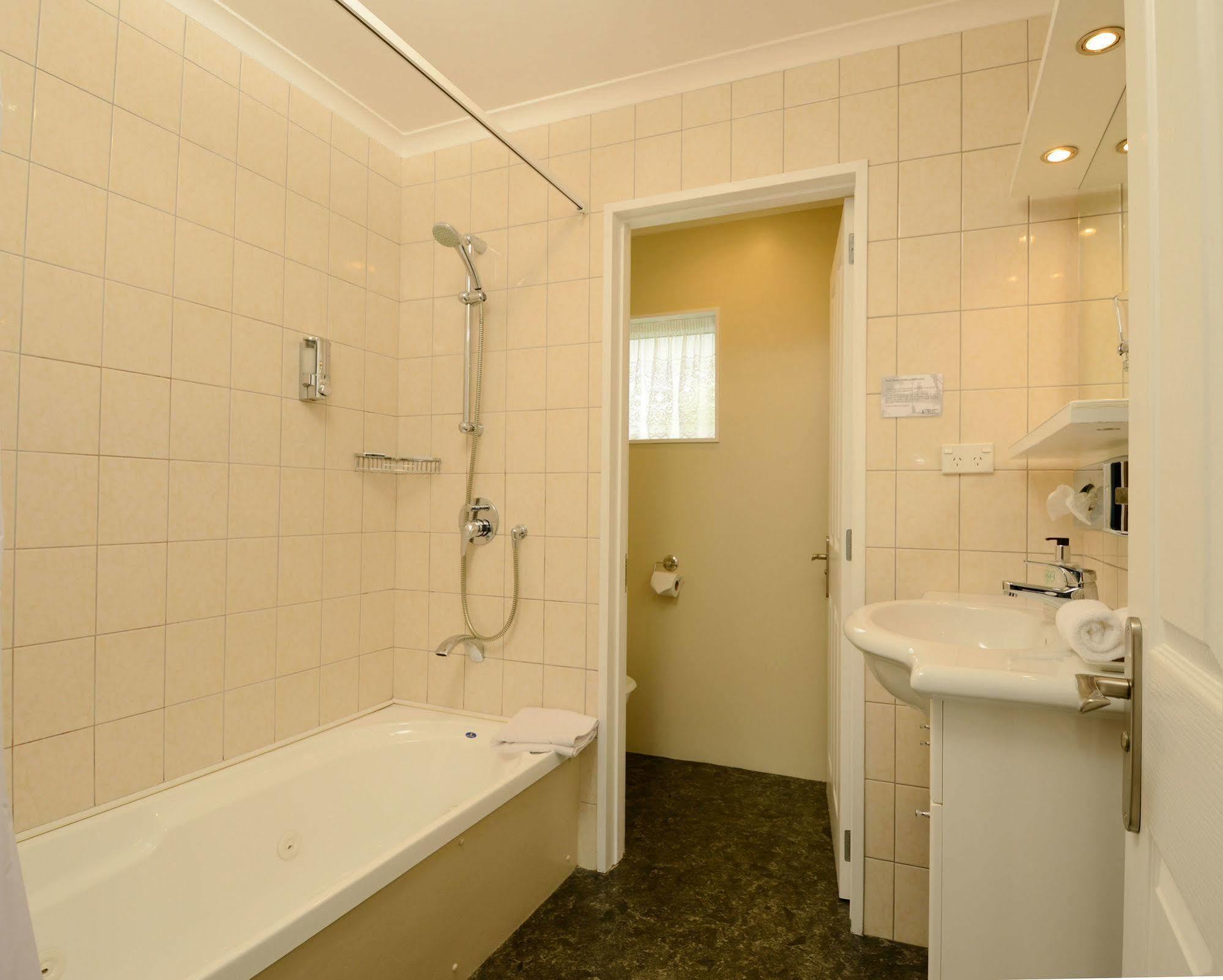 Tower Lodge Motel Invercargill Extérieur photo